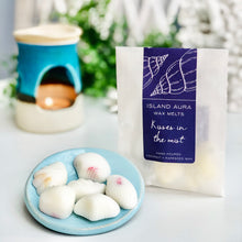 Load image into Gallery viewer, Kisses in the mist